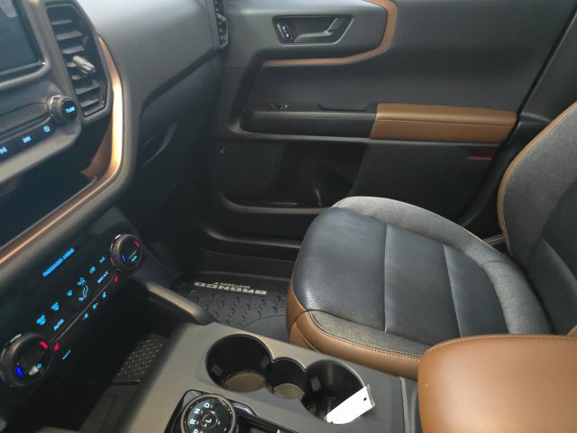 Used 2021 Ford Bronco Sport Outer Banks w/ Outer Banks Package AWD/4WD image 21