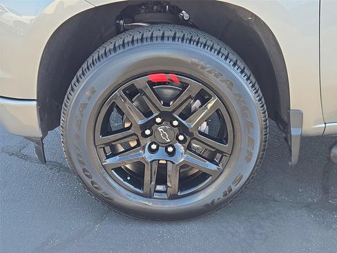 Used 2023 Chevrolet Silverado 1500 RST w/ Redline Edition AWD/4WD image 24