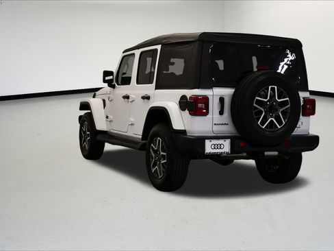 Used 2025 Jeep Wrangler Sahara image 3