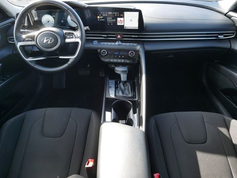 Used 2023 Hyundai Elantra SEL w/ Convenience Package image 10