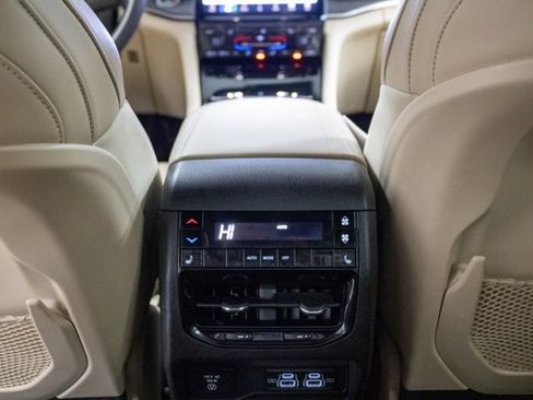 Certified 2023 Jeep Grand Cherokee L Limited w/ Black Appearance Package image 8