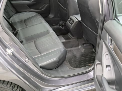 Used 2018 Honda Accord Touring image 22