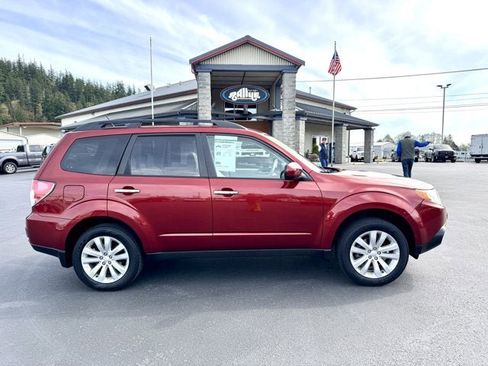 Used 2012 Subaru Forester 2.5X Premium w/ All-Weather Pkg image 3