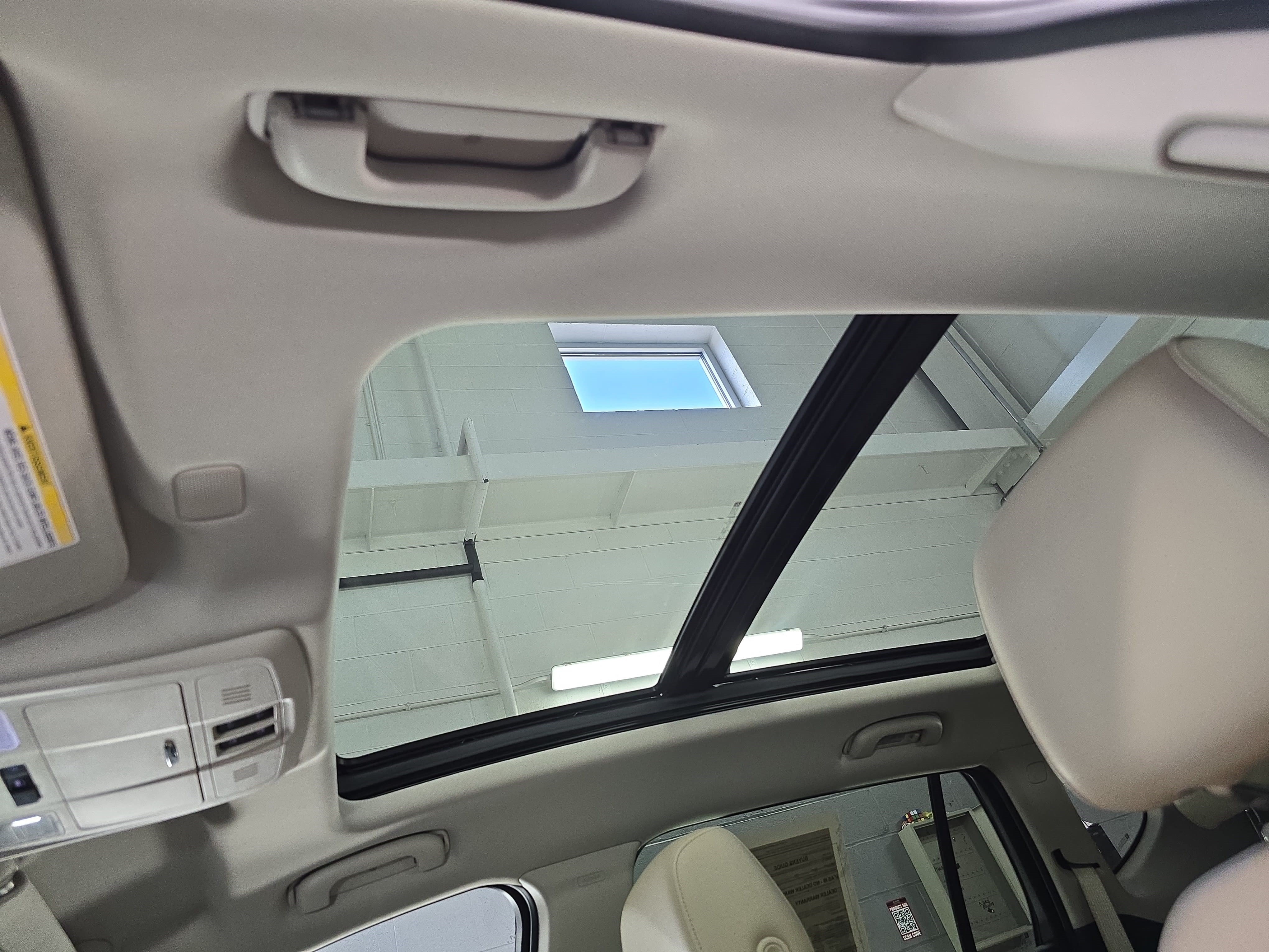 Used 2020 Buick Envision Essence w/ Experience Buick Package FWD image 28