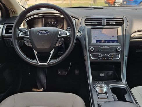 Used 2020 Ford Fusion SE w/ Equipment Group 151A FWD image 18