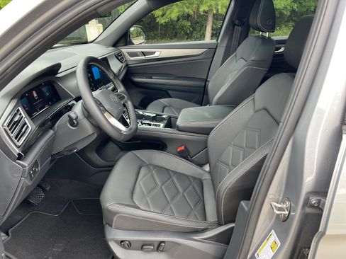 Certified 2024 Volkswagen Atlas Cross Sport SE w/ Panoramic Sunroof Package FWD image 15