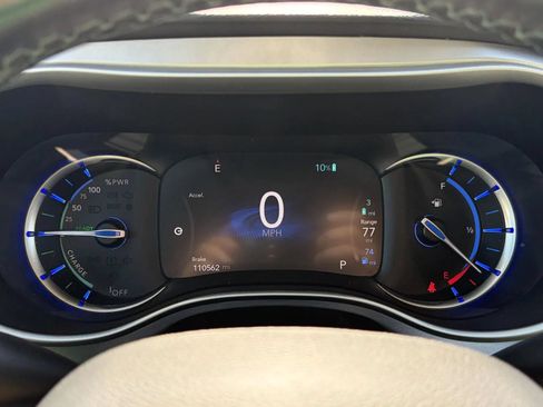Used 2019 Chrysler Pacifica Touring-L FWD image 19