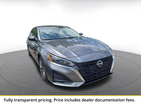 Used 2025 Nissan Altima 2.5 SV FWD image 1