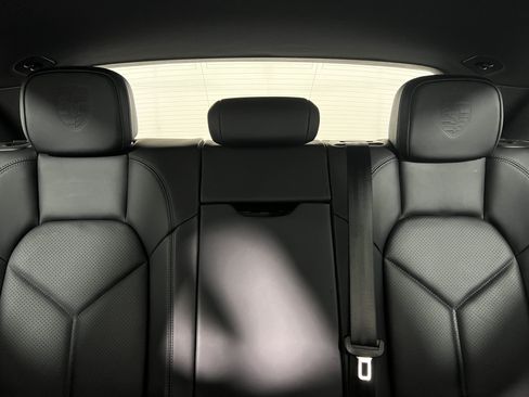 Certified 2026 Porsche Macan AWD/4WD image 16