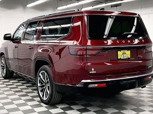 Used 2024 Jeep Wagoneer L Series III w/ Premium Group I image 2