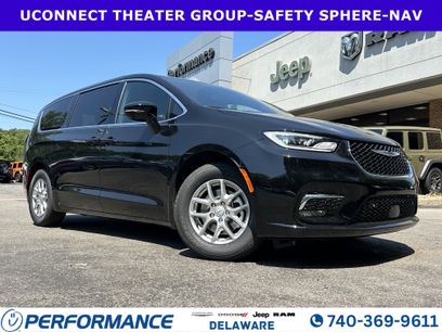 New 2026 Chrysler Pacifica Select