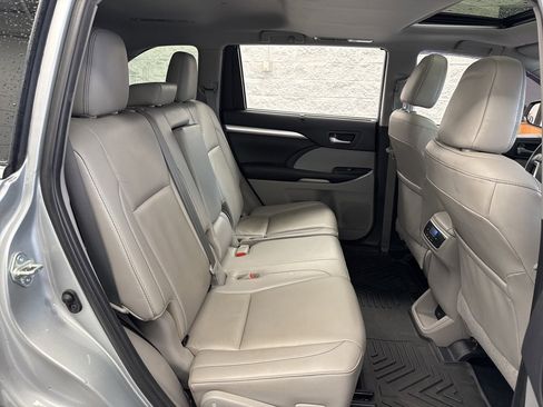 Used 2019 Toyota Highlander XLE image 45