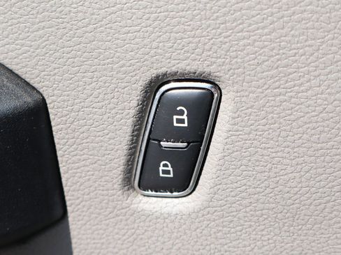 Used 2018 Ford F550 2WD Crew Cab Super Duty image 18