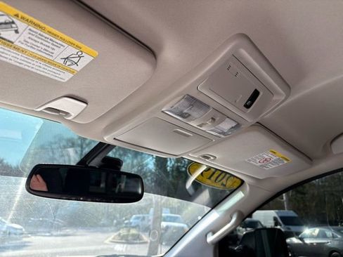 Used 2019 Nissan Titan SV w/ SV Convenience Package image 18