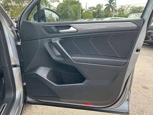 Used 2023 Volkswagen Tiguan SE R-Line image 29