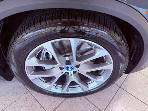 Used 2025 BMW X5 xDrive50e w/ Executive Package AWD/4WD image 22