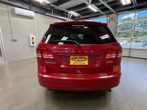 Used 2018 Dodge Journey SE FWD image 4