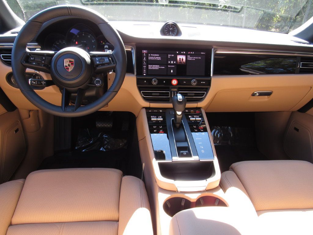 Certified 2026 Porsche Macan AWD/4WD image 16