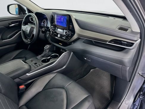Used 2024 Toyota Highlander XLE image 31
