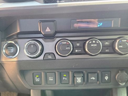 Used 2022 Toyota Tacoma TRD Off-Road w/ Technology Package AWD/4WD image 23