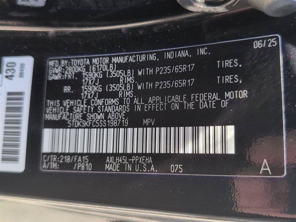 Used 2025 Toyota Sienna LE AWD/4WD image 14