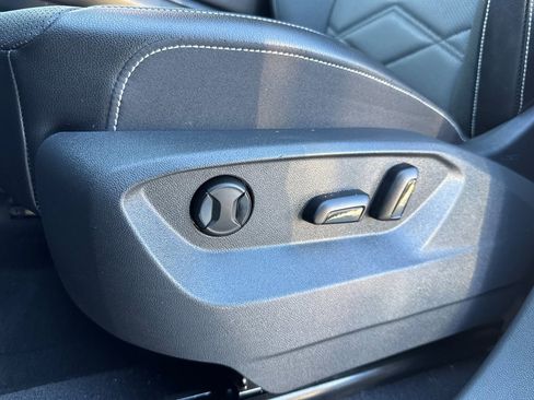 Used 2024 Volkswagen Atlas SE image 13