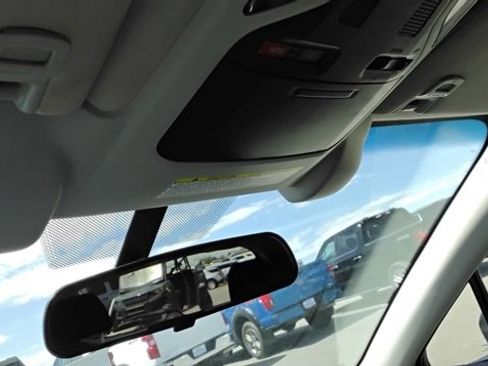 Used 2022 Subaru Outback Premium image 44