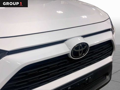 Used 2023 Toyota RAV4 LE AWD/4WD image 30