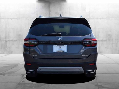 Certified 2025 Honda Pilot Touring image 6