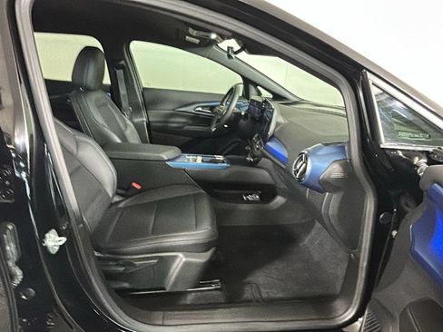 Used 2025 Chevrolet Equinox EV LT FWD image 35