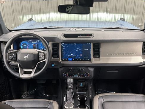 Used 2025 Ford Bronco Outer Banks AWD/4WD image 32