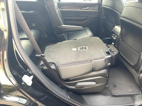 Used 2025 Jeep Grand Cherokee L Limited w/ Luxury Tech Group II image 10