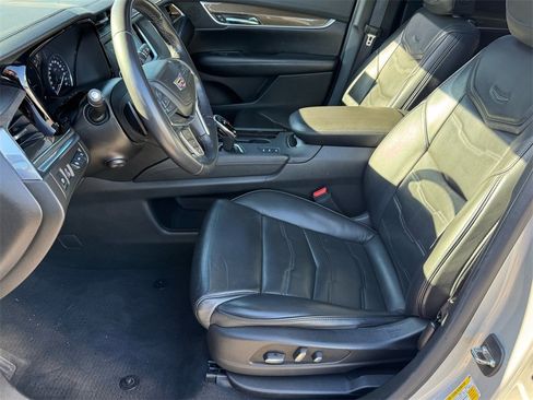 Used 2018 Cadillac XT5 Platinum w/ Driver Assist Package image 11