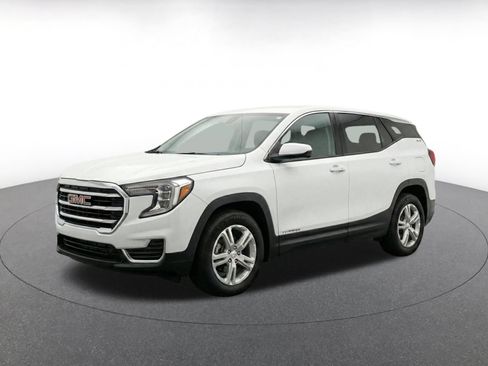 Used 2024 GMC Terrain SLE FWD image 3