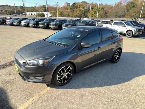 Used 2018 Ford Focus SEL image 2