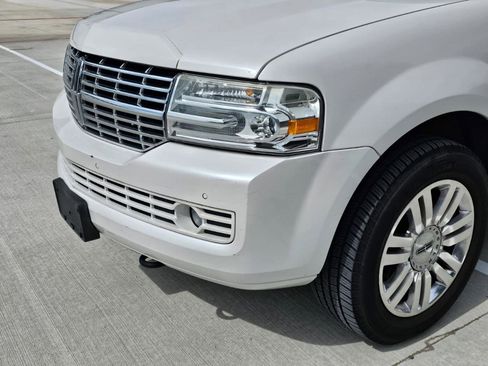 Used 2012 Lincoln Navigator L 2WD image 10