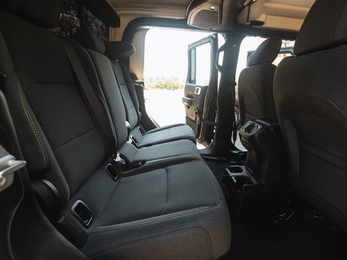 Used 2024 Jeep Gladiator Sport image 23