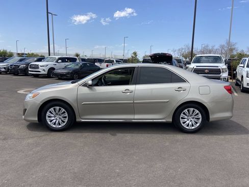 Used 2014 Toyota Camry LE FWD image 4