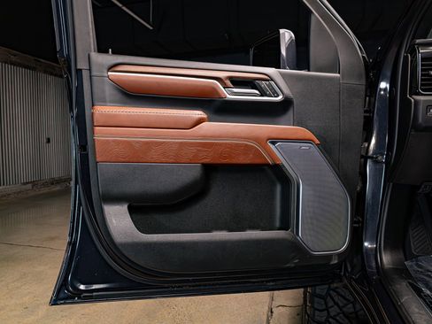 Used 2025 GMC Sierra 2500 Denali Ultimate image 32