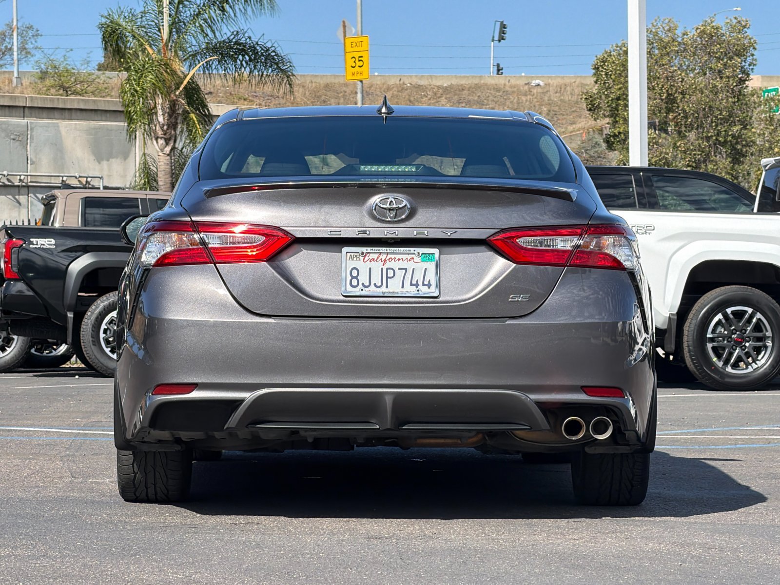 Used 2019 Toyota Camry SE w/ Convenience Package FWD image 4