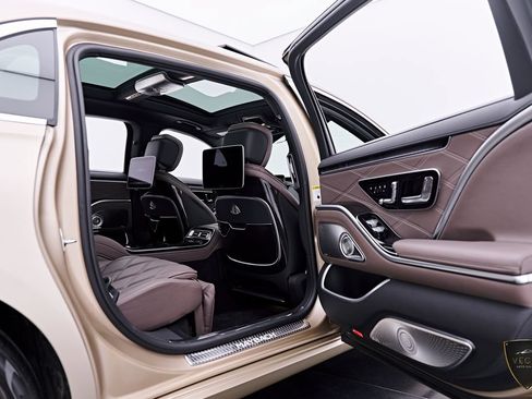 Used 2024 Mercedes-Benz Maybach S 680 4MATIC image 35