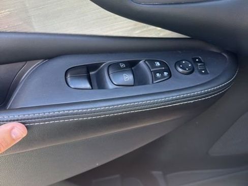 Used 2018 Nissan Murano SV w/ Cargo Package image 18