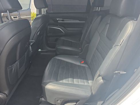 Used 2024 Kia Telluride SX Prestige AWD/4WD image 17