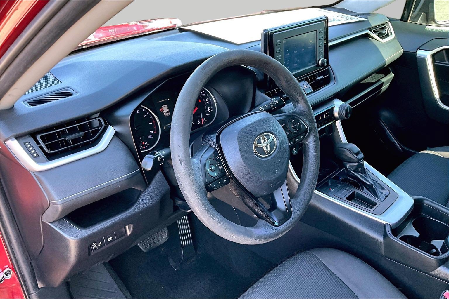 Used 2019 Toyota RAV4 LE w/ Carpet Mat Package FWD image 12