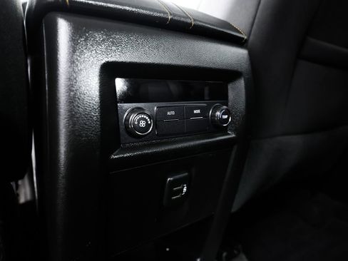 Used 2018 Chevrolet Traverse LT FWD image 19