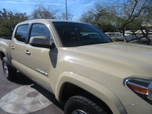 Used 2016 Toyota Tacoma SR5 w/ SR5 Appearance Package (SN) image 9