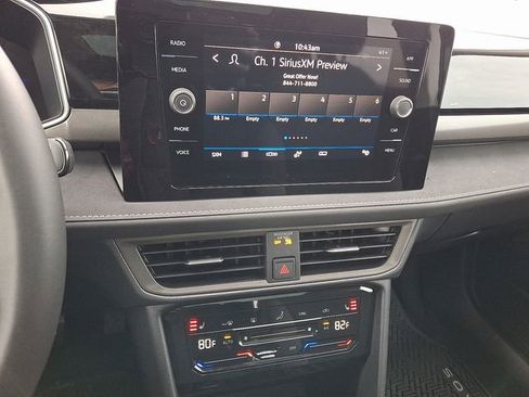 New 2026 Volkswagen Taos SE image 9