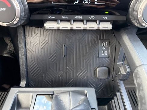 Certified 2025 Toyota 4Runner SR5 AWD/4WD image 31