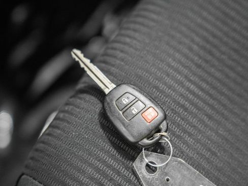 Used 2016 Toyota RAV4 LE AWD/4WD image 37