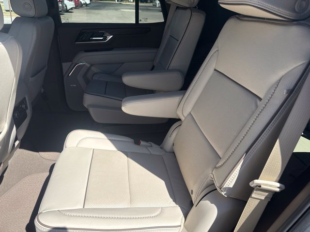 Used 2025 GMC Yukon Denali w/ Sun & Power Step Package AWD/4WD image 24
